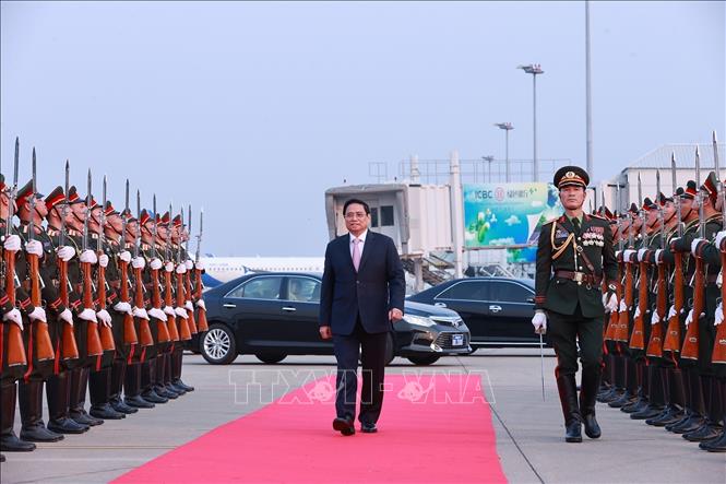 hủ tướng Phạm Minh Chính rời thủ đô Vientiane, Lào, kết thúc chuyến dự Hội nghị cấp cao Ủy hội sông Mekong quốc tế lần thứ tư. Ảnh: Dương Giang/TTXVN