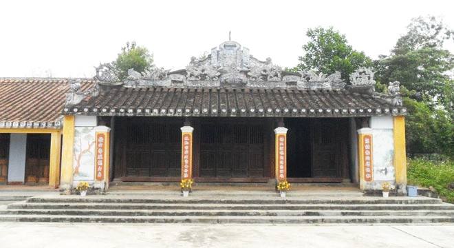 Đình Dương Lâm có kiểu kiến trúc giống kiểu nhà tứ trụ của đình làng Nam Bộ. Ảnh: G.H