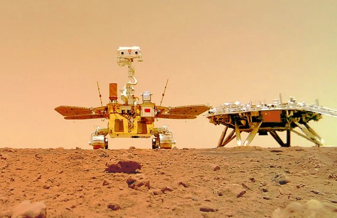 Hình ảnh về tàu Zhurong trên bề mặt Sao Hỏa năm 2021. Ảnh: Báo Tin tức