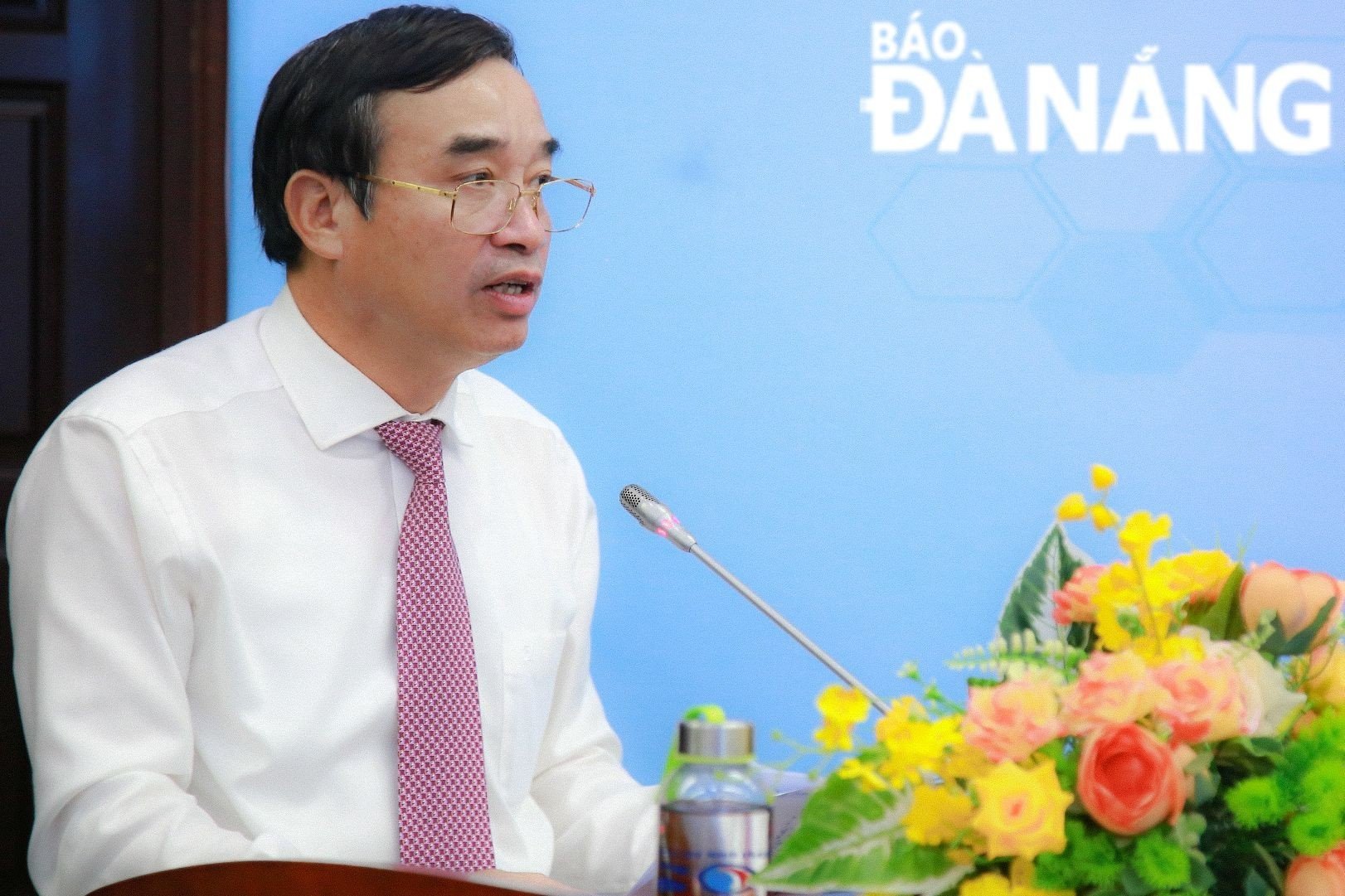 Chủ tịch UBND thành phố Lê Trung Chinh phát biểu kết luận hội thảo. Ảnh: C.T