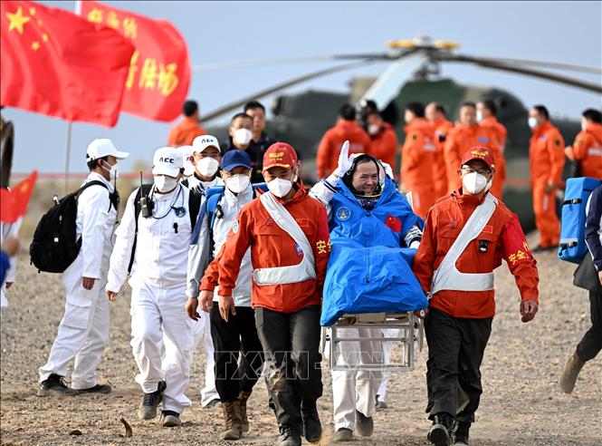 Nhà du hành Trương Lục, phi hành đoàn tàu Thần Châu-15, trở về Trái Đất ngày 4/6/2023. Ảnh: THX/TTXVN
