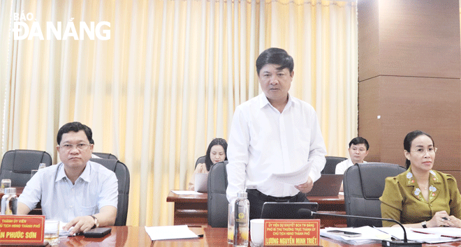Chủ tịch HĐND thành phố Lương Nguyễn Minh Triết kết luận phiên họp. Ảnh: T.HUY	
