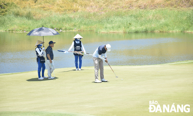 Du lịch golf tại Đà Nẵng đang thu hút sự quan tâm của khách quốc tế. Trong ảnh: Các vận động viên tại giải đấu BRG Open Golf Championship Danang 2023. Ảnh: THU HÀ	