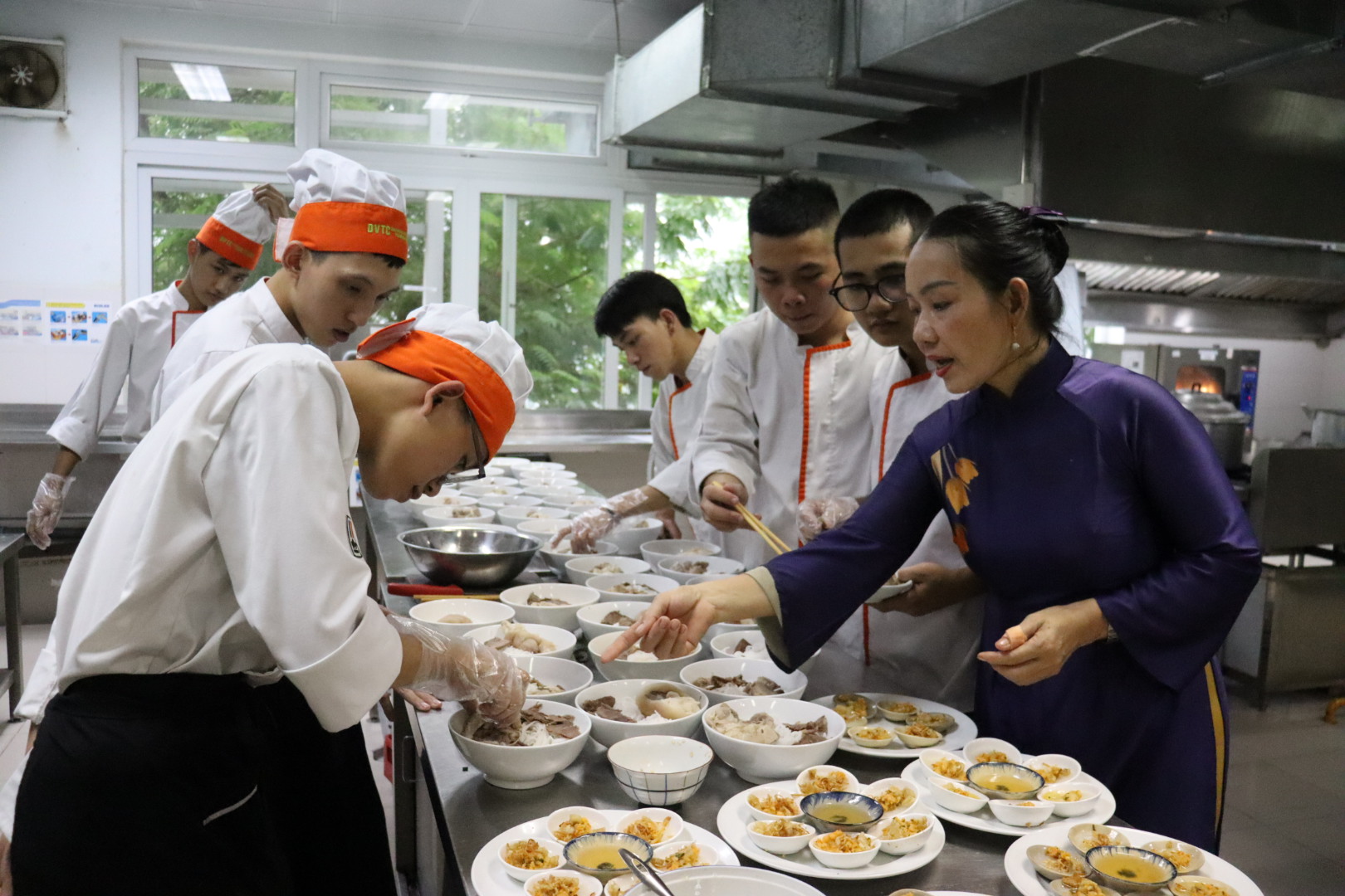Nâng cao chất lượng phục vụ khách du lịch từ các món ăn đặc trưng vùng miền của Việt Nam