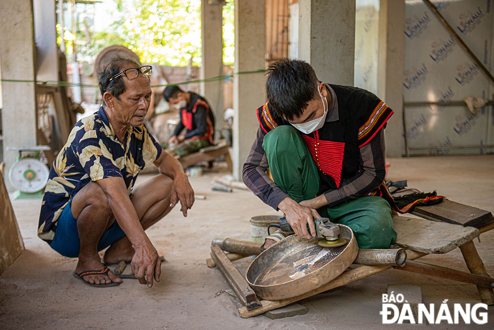 Chính sự chỉn chu trong từng công đoạn giúp sản phẩm của làng nghề Phước Kiều luôn có sự khác biệt.	