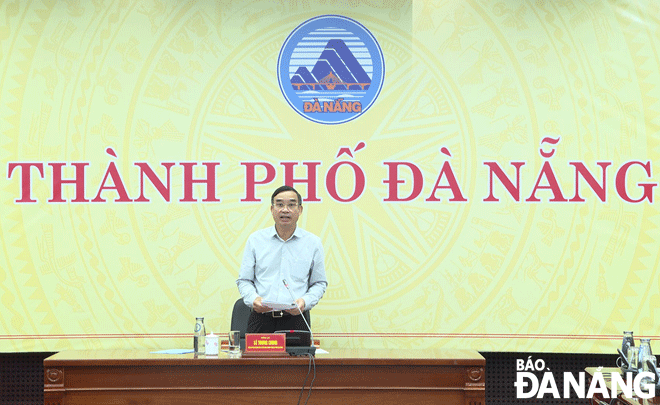 Chủ tịch UBND thành phố Lê Trung Chinh chủ trì điểm cầu Đà Nẵng.  Ảnh: T.PHƯƠNG