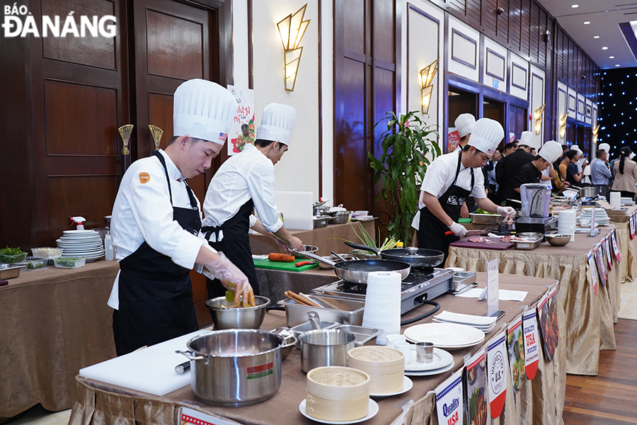 Hơn 40 đầu bếp tham dự cuộc thi 'Đầu bếp tài năng - Danang Chef Talent Competition 2023'