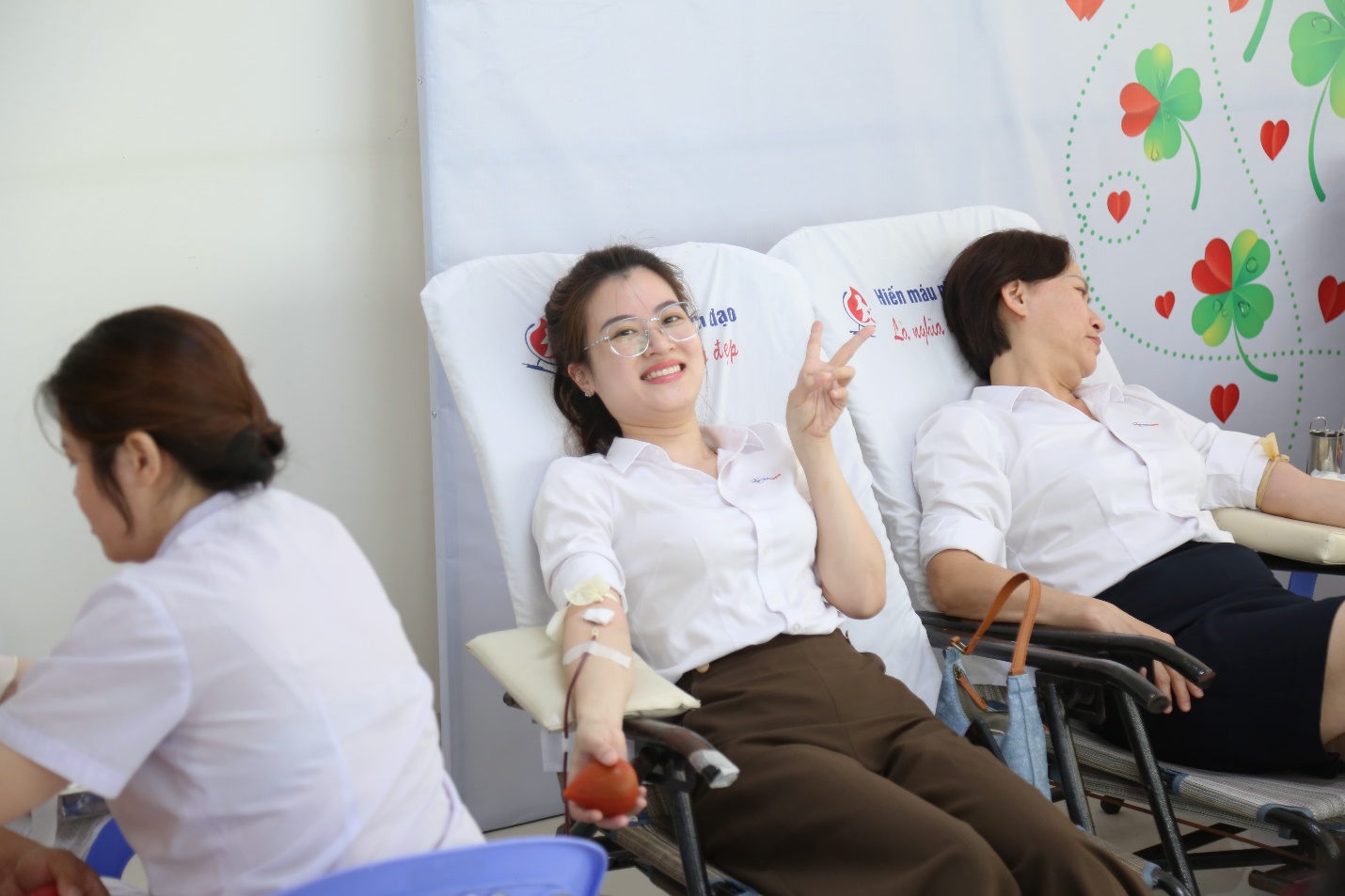 Chị Lê Hoài Phương – Điện lực Thanh Khê (PC Đà Nẵng) tham gia hiến máu