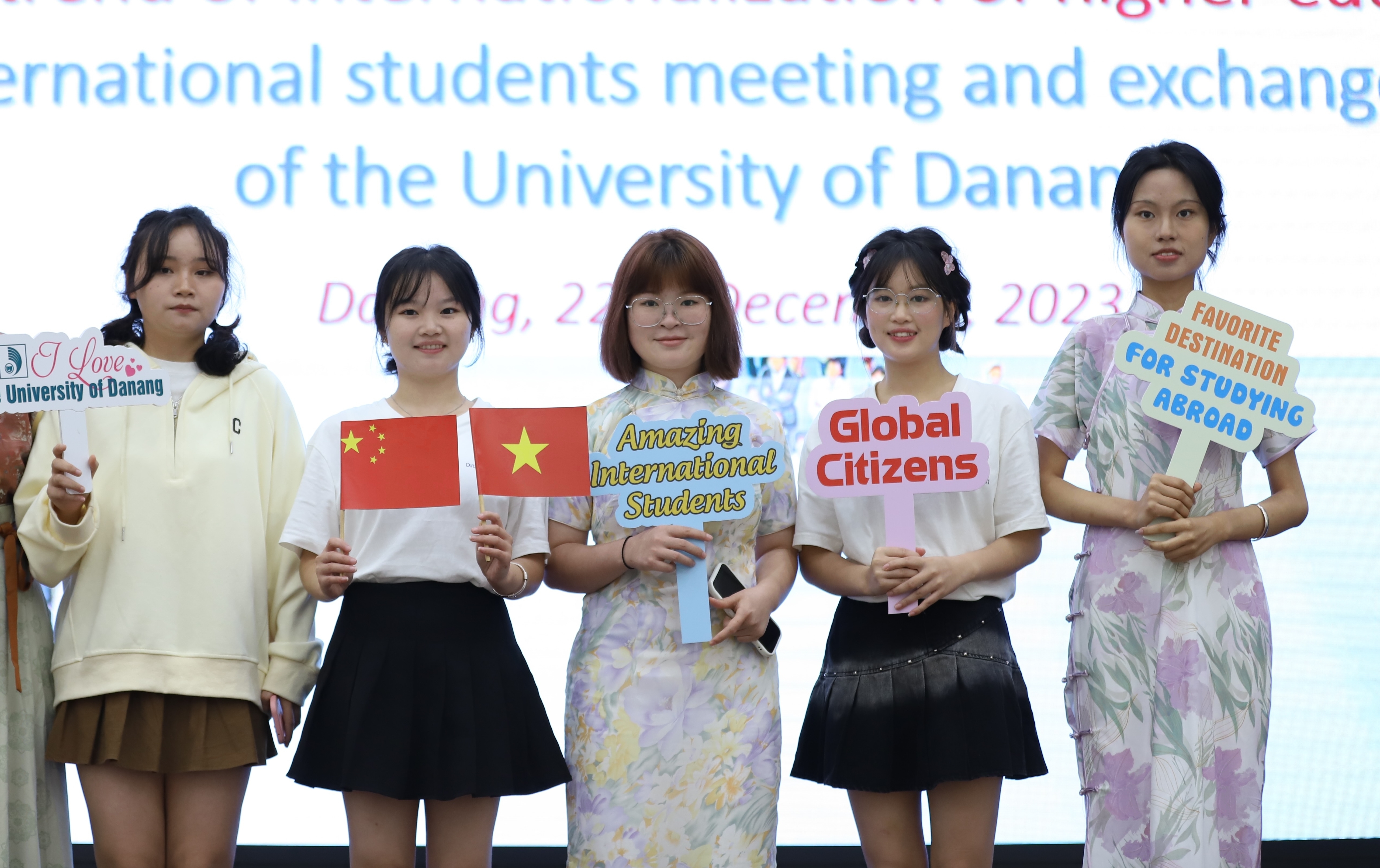 Tăng cường thu hút sinh viên quốc tế đến Đà Nẵng học tập