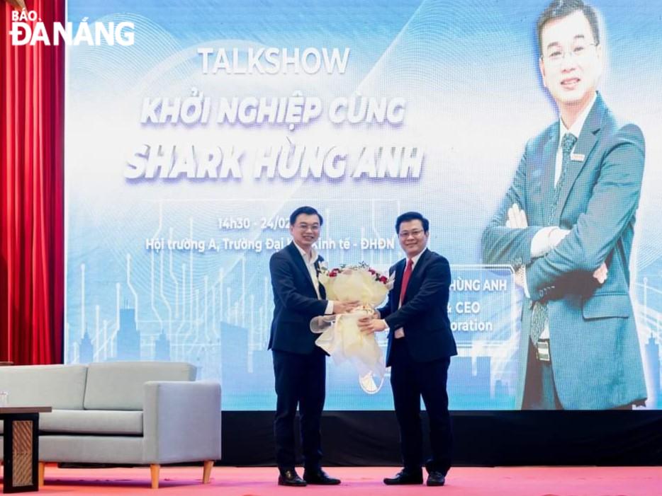 Hơn 300 sinh viên tham gia tọa đàm khởi nghiệp cùng Shark Hùng Anh
