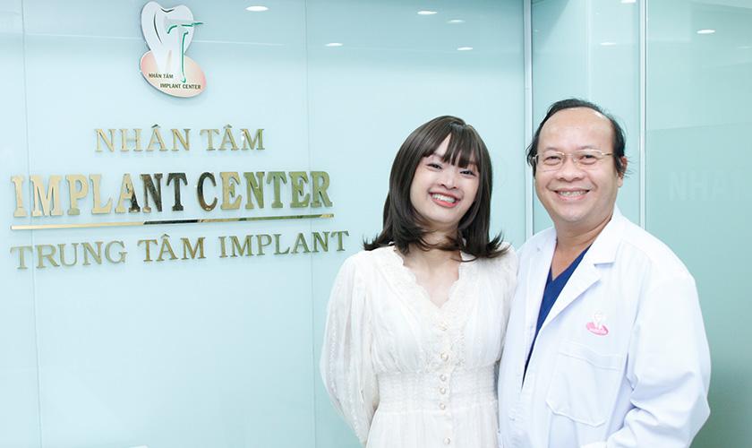 Trồng răng Implant mang đến nụ cười tự tin cho khách hàng.