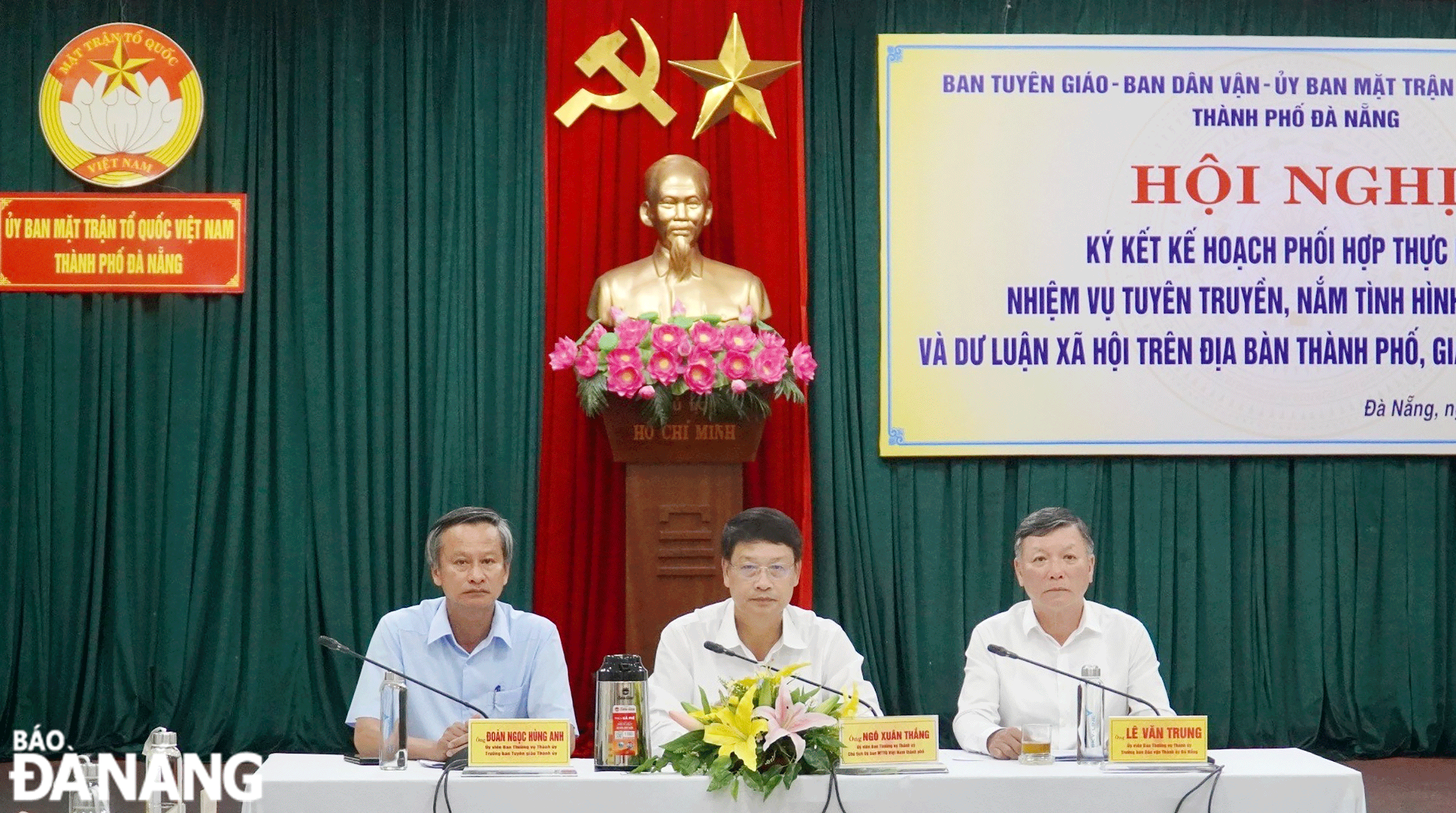 Lãnh đạo Ủy ban MTTQ Việt Nam thành phố Đà Nẵng, Ban Tuyên giáo Thành ủy và Ban Dân vận Thành ủy chủ trì hội nghị. Ảnh: N.QUANG