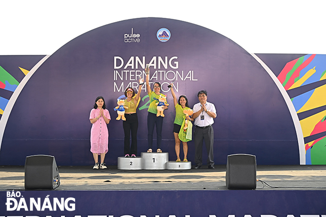 The organising board rewarding athletes with high achievements at the competition