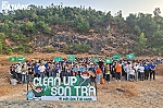 Nearly 700 volunteers engage in cleaning up Son Tra Peninsula