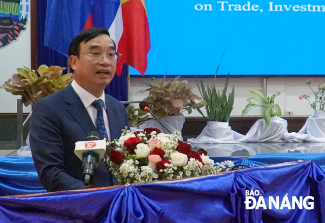 Chủ tịch UBND thành phố Lê Trung Chinh phát biểu tại hội nghị. ẢNH: S.TRUNG
