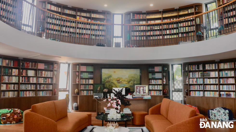 The book library on the first and second floors has more than 10,000 books of various genres including children's books, cultural and historical books, and skill books.
