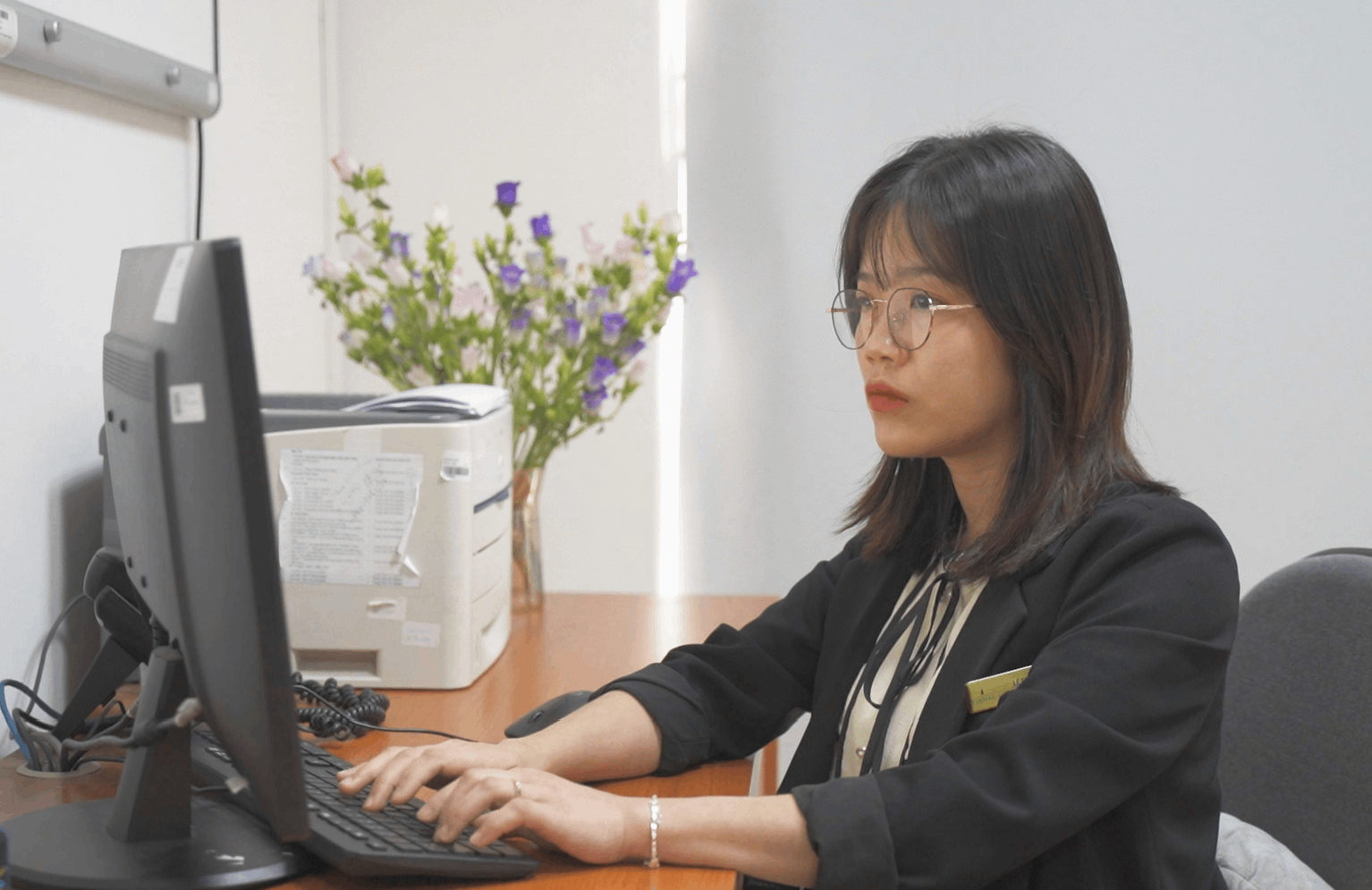 Chị Hòa hiện đang công tác tại Vinmec Times City, lan tỏa tinh thần tích cực đến các bệnh nhân mắc bệnh hiểm nghèo.