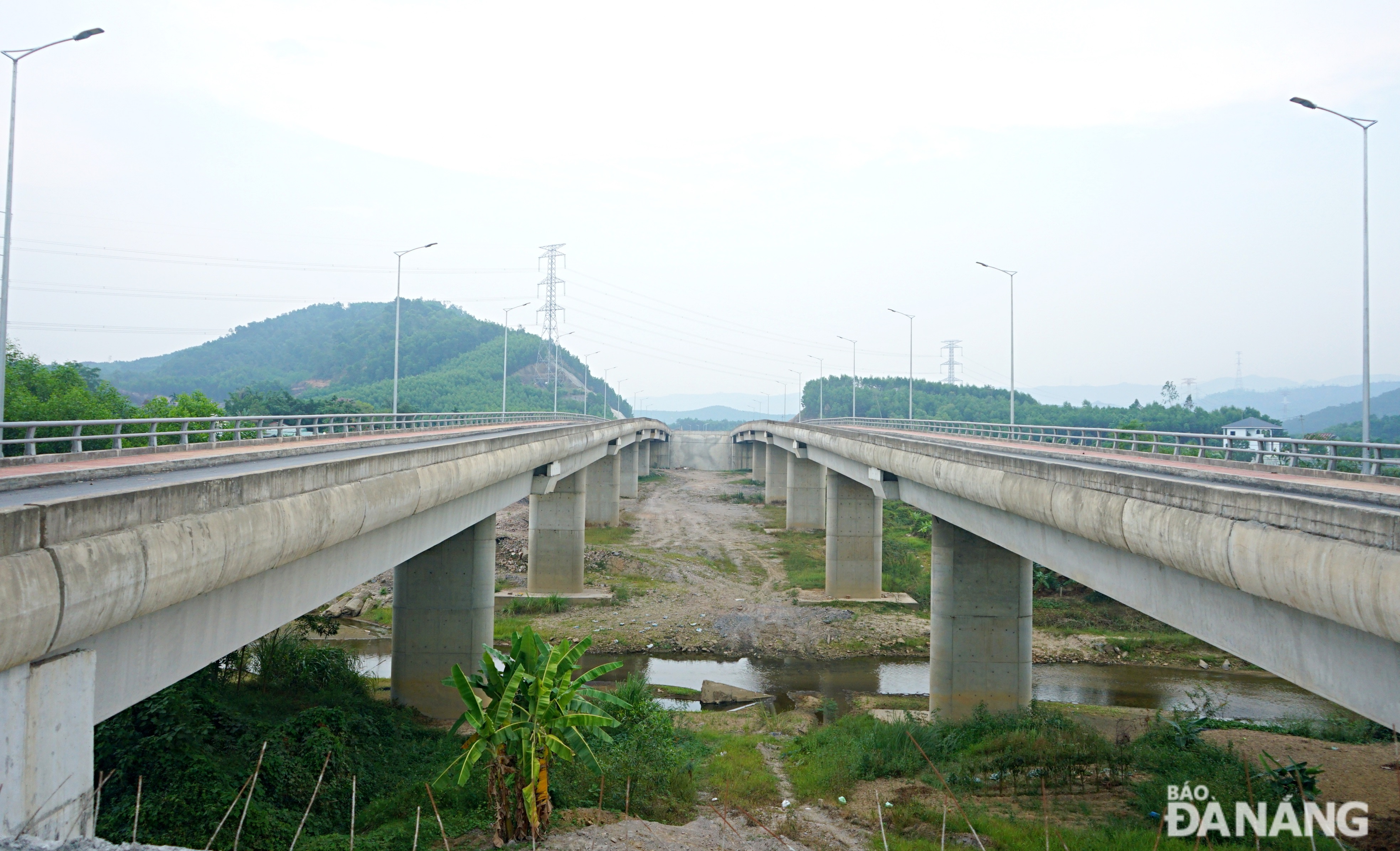 The construction of Lam Vien and Hoi Phuoc bridges, and DT602 overpass has been already completed and opened to traffic.