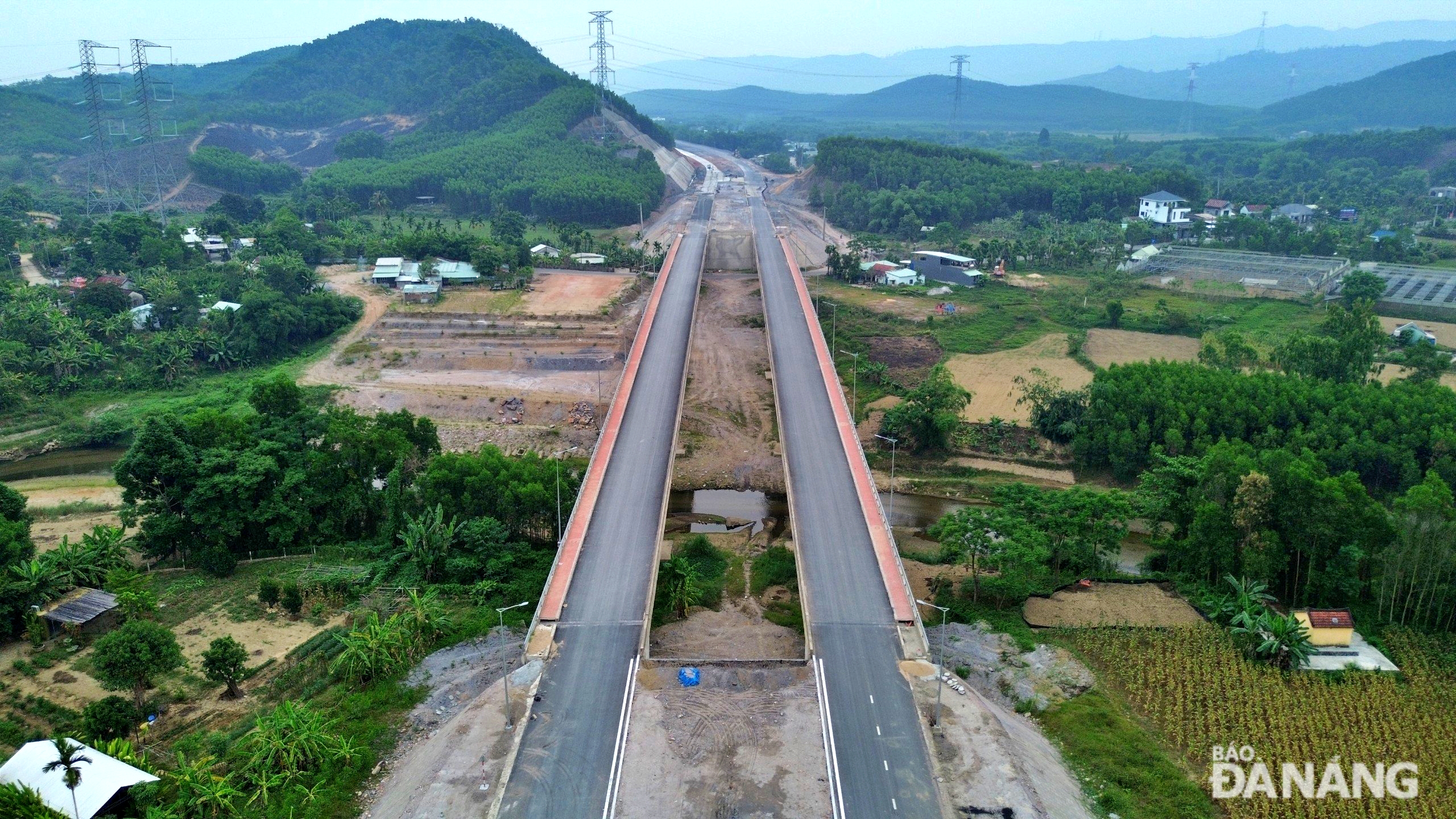 The appearance of the city's key arterial roads is gradually taking shape, connecting transport infrastructure, contributing to the local socio-economic development.